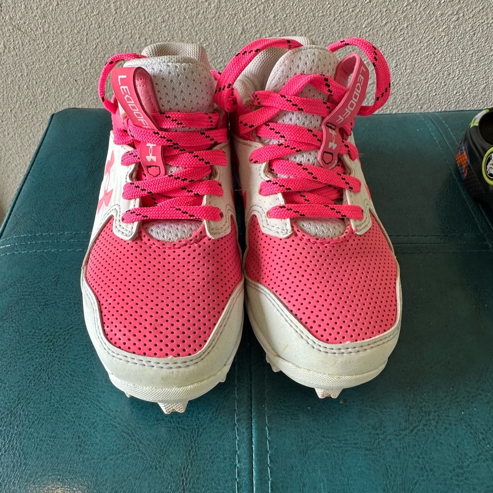 Under Armour girls cleats pink size 10k